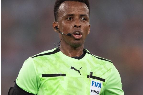 ​Arbitri somalez shkruan histori në Superkupën e UEFA-s pas përjashtimit nga Botërori