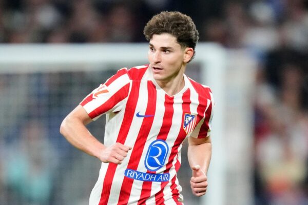 Barcelona nuk dorëzohet për Julian Alvarez, Atletico Madrid mban qëndrim të prerë