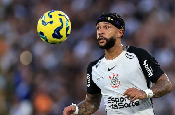 Corinthians-i njofton largimin e sulmuesit Memphis Depay për arsye financiare