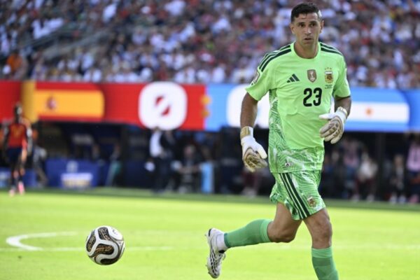 Juventusi dhe Aston Villa janë afër një marrëveshjeje për Emiliano Martinezin