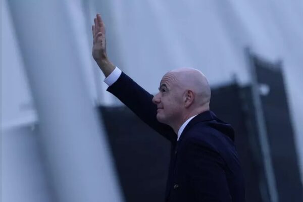 Infantino tërhiqet nga projekti për privatizimin e Botëorit