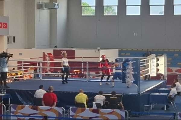 Donjeta Sadiku triumfon në Taranto 2026, avancon në gjysmëfinale