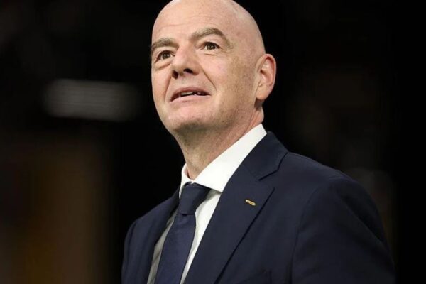 UEFA shqyrton hetimin ndaj Gianni Infantinos për një lidhje të dyshuar dhe një pagesë gjashtëshifrore