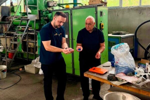 Agim Ademi viziton “Pista Ekoplast”: Shembull i suksesit dhe inovacionit në industrinë vendore