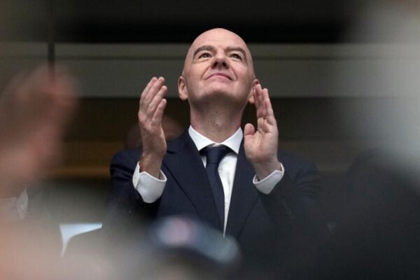 Ngushtohet rrethi për Infantino-n, edhe Fifa Legends kundër tij: Mjaft tani, duhet ndryshim!