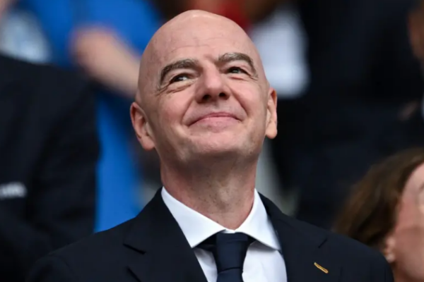Infantino organizon sot mbledhje me drejtuesit më të lartë në FIFA