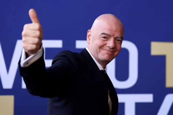 Infantino mbetet në krye të FIFA-s