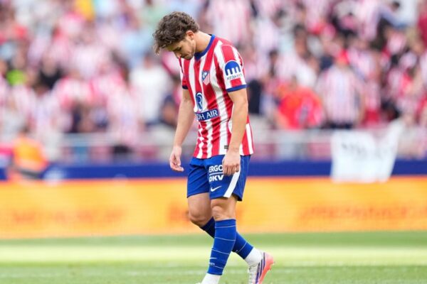 Merkato/ Julián Álvarez “sëmuret” dhe nuk stërvitet, Atlético Madrid e vendosur për të mos e shitur te Barça