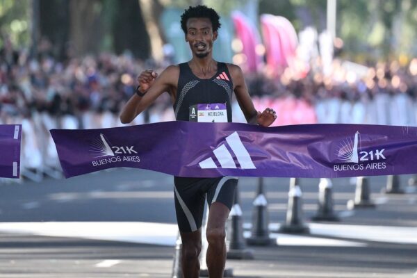 Atletikë/ Kejelcha stratosferik, rivendos rekordin në gjysmëmaratonën e Buenos Aires
