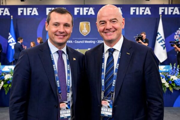 Kritikoi presidentin Infantino, FIFA pushon nga puna drejtorin operativ Kevin Lamour