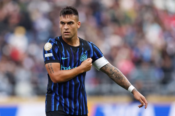Lautaro Martinez mbetet tek Interi