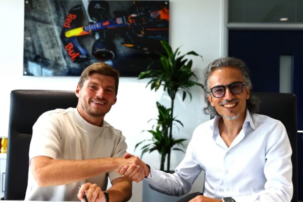 Oracle Red Bull Racing  dhe Max Verstappen rinovojnë kontratën deri më 2030