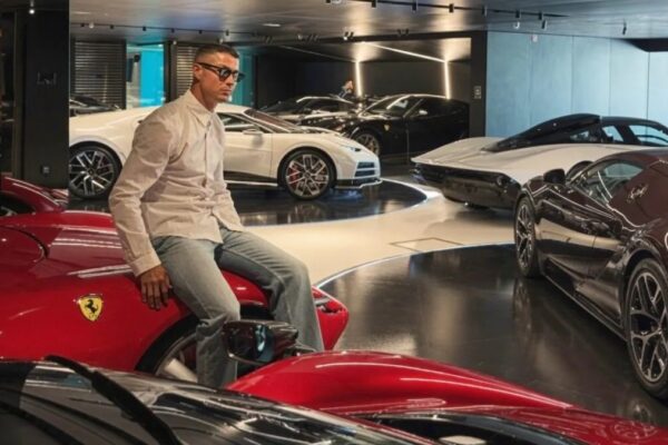 CR7 ekspozon koleksionin e makinave me vlerë 28 milionë euro, nuk e di me numër më sa makina ka