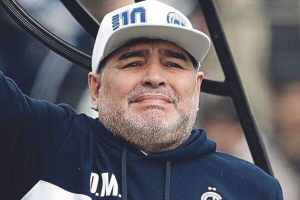 Maradona, mjekët injoruan sinjalet e problemeve kardiake para vdekjes së kampionit