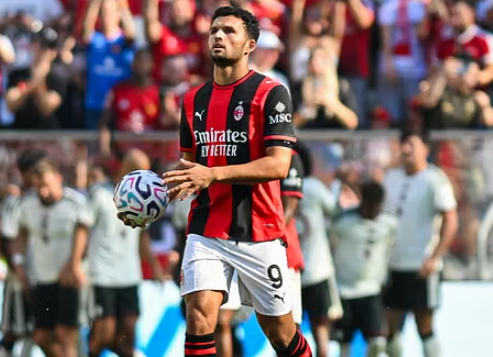 Miqësore, Milani përmbys Manchester United