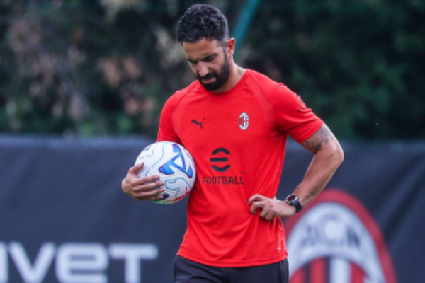TRE NDESHJE, ASNJË FITORE! Çfarë po ndodh me Milanin para startit të Serie A?