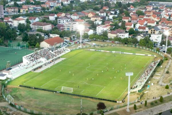 “Ndriçojmë Futbollin”, FFK nis projektin për modernizimin e ndriçimit në stadiumet e Kosovës