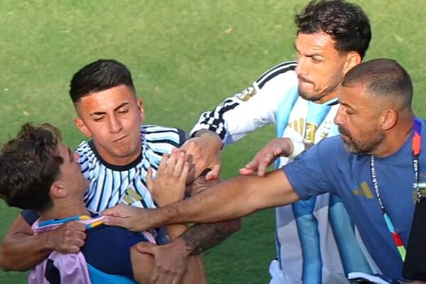 FIFA ia “zbut” dënimet Paredesit dhe lojtarëve tjerë të Argjentinës