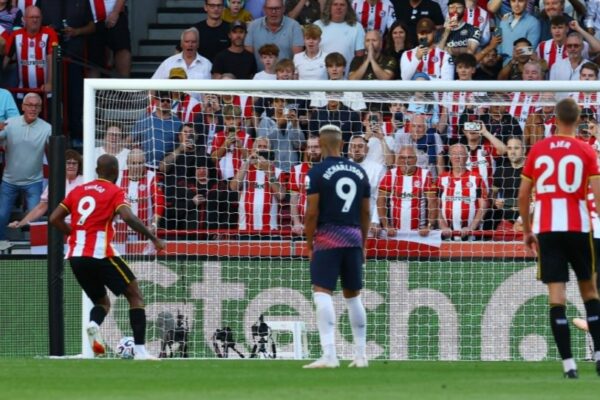 Paratë nuk mjaftojnë, Tottenham turpërohet në ndeshjen e parë të sezonit të ri në PL (video)