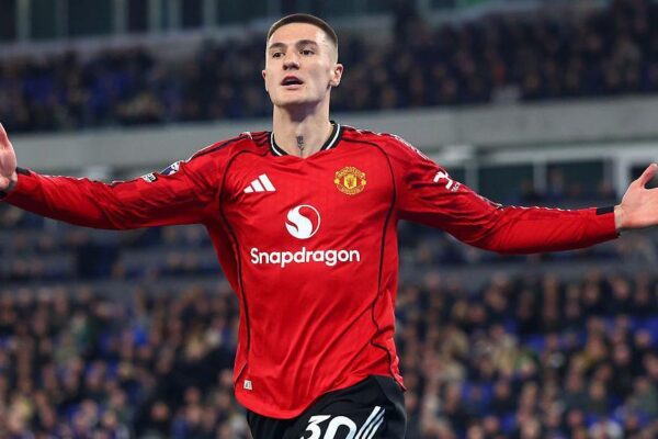 Bayern-i monitoron Benjamin Seskon-n, e sheh si zëvendësues dhe partner të Harry Kane