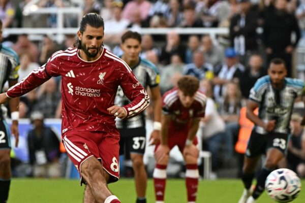 Një penallti në frymën e fundit shpëton Liverpool-in nga humbja. Te Newcastle nuk iu besojnë dot syve