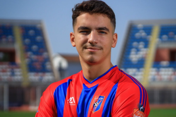 Vllaznia prezanton afrimin e radhës, Amin Tahiri vishet zyrtarisht kuqeblu