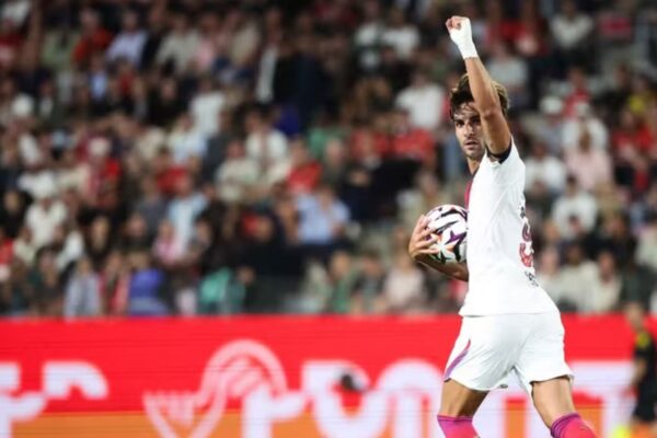 PSG “zhgënjen” në ndeshjen e parë, por çfarë debutimi për Ferran Torres (video)