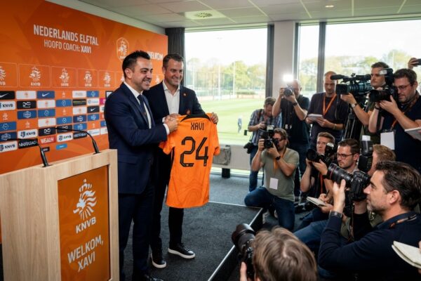 Xavi prezantohet te Holanda: Lidhje speciale me këtë vend, falë Cruyff dhe van Gaal