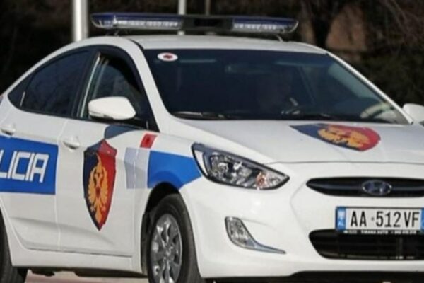 Shpërthim me lëndë plasëse në derën e një lokali në Durrës, Policia: Janë shkaktuar dëme materiale