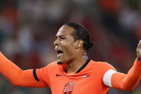 Virgil van Dijk drejt 100 ndeshjeve me Holandën, bisedë pozitive me trajnerin e ri