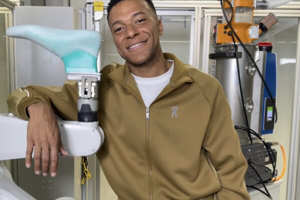 Mbappe shtang “Nike” dhe firmos për “On”