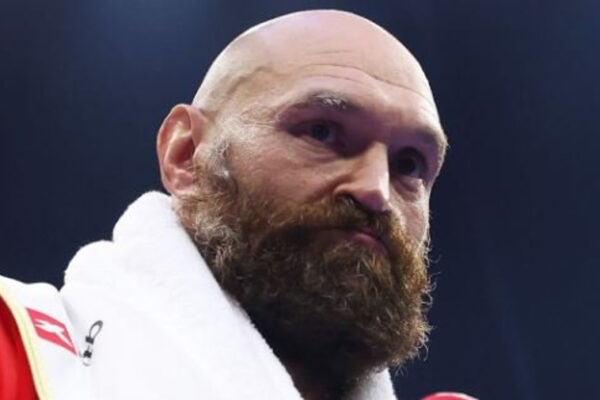 Tyson Fury trondit fansat: “Joshua dhe Hearn po tentojnë të tërhiqen nga dueli”