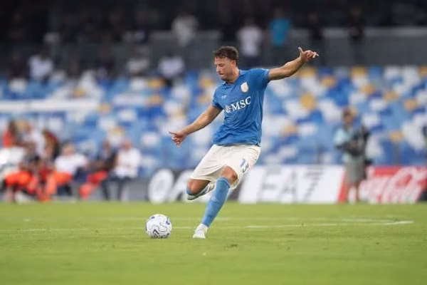 Napoli fiton ndaj Bolognas, Amir Rrahmani ndër më të mirët në fushë