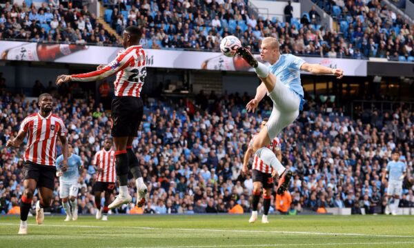 Man City fiton ndaj Sunderlandit me Xhakën në fushë, shënohen tetë gola