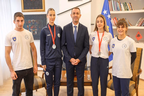 ​Pesë medalje në Tiranë, Gashani pret sportistët kosovarë