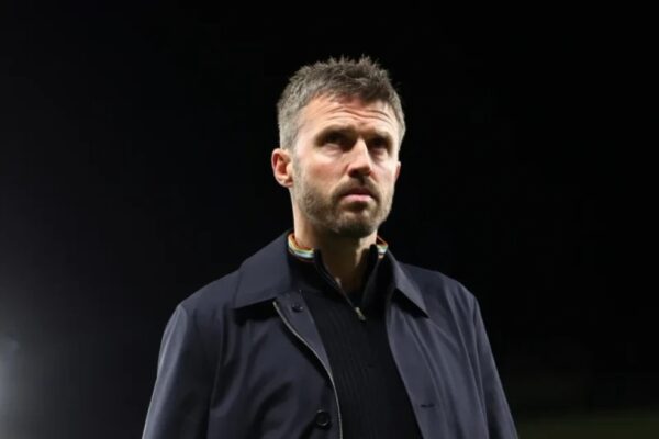 Man Utd në telashe të mëdha, shkarkimi i mundshëm i Carrickut do t’iu kushtonte miliona euro