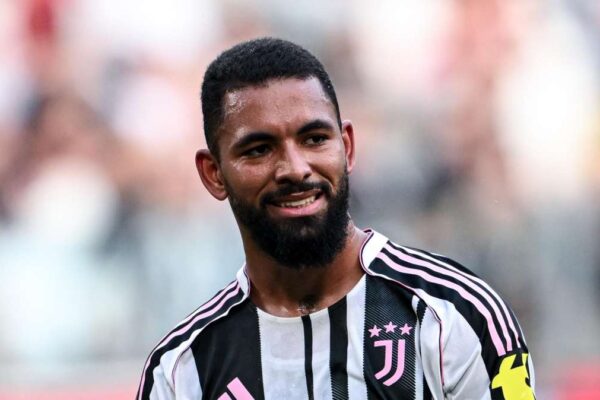 I rilindur këtë sezon dhe u grumbullua në kombëtare, ja si Spalletti e bindi Douglas Luiz të qëndrojë te Juventus
