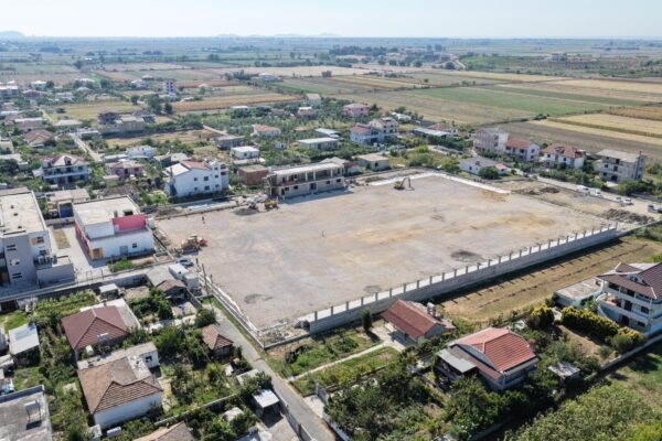 Katundi i Ri në Durrës me mini-stadium, punimet vijojnë me ritme të shpejta