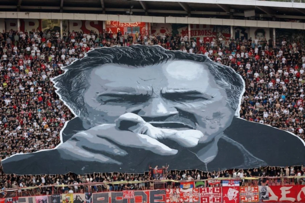 Skandal në futbollin serb: Mbahet një minutë heshtje për Mlladiqin, i dënuar për krime lufte