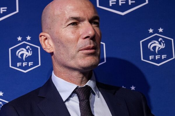 Zidane u mohon lojtarëve të grumbulluar “paradën” në Clairefontaine