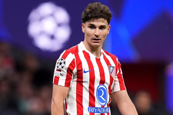 PSG synon Julian Alvarezin në janar