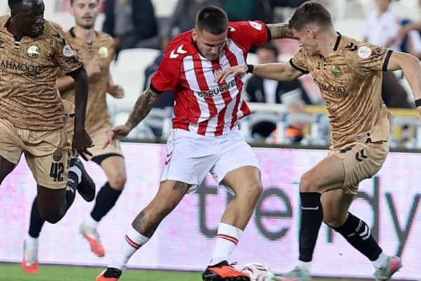 Rey Manaj shpëton Sivasspor nga humbja, 2 gola në 9 minuta!