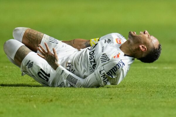 Lajm i keq për Santosin, Neymar pëson dëmtim dhe mund të mungojë deri në dy muaj