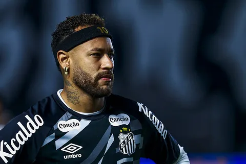 Neymar përplaset me tifozët e Atletico Mineiro: Edhe pa gju, unë jam akoma më i mirë se të gjithë në ekipin tuaj