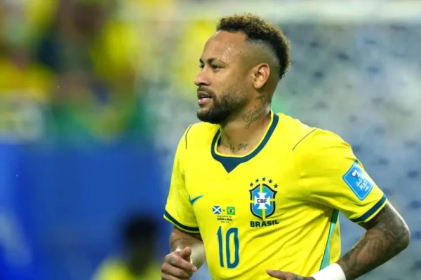 Neymar iu përgjigjet provokimeve: “Edhe pa një gju, luaj më mirë se e gjithë skuadra juaj”