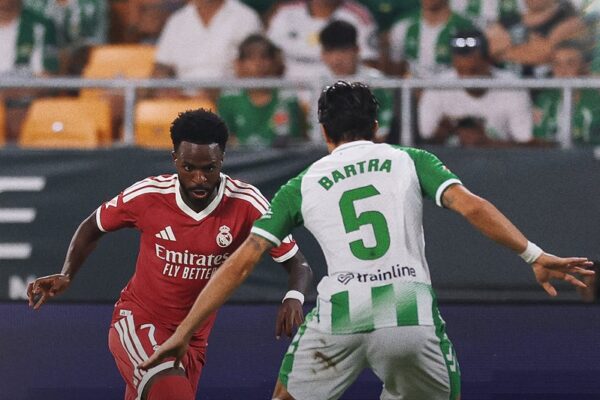 Humbja e parë e Mourinhos: Betis mposht Realin, Mbappé shpërdoron një penallti