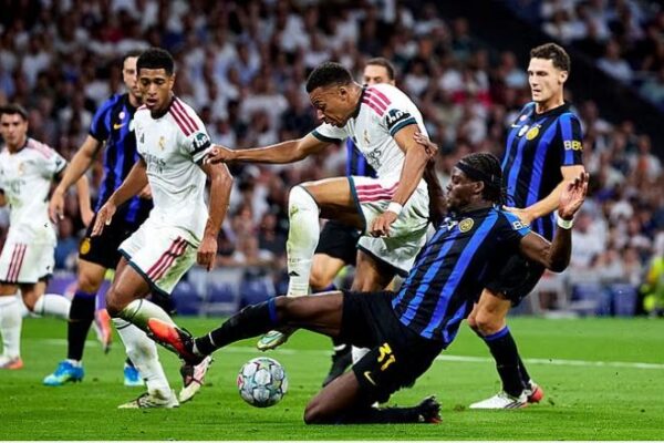Interi i “dhuron” fitoren Realit, triumfojnë City, Dortmund e Betis