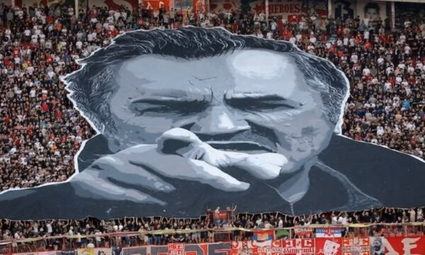 Skandal në futbollin serb: Mbahet një minutë heshtje për Mlladiqin, i dënuar për krime lufte