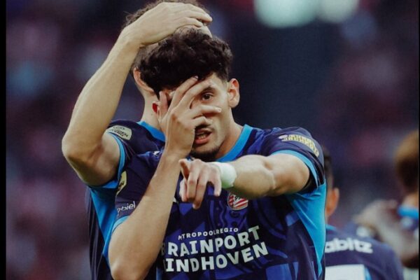 Super përballje në Amsterdam, PSV fiton “De Topper-in” e parë të sezonit ndaj Ajax (video)