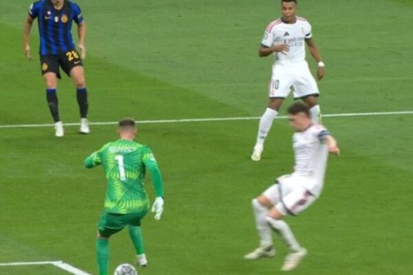 E PABESUESHME! Çfarë gafe nga Josep Martinez, Real Madrid shënon të dytin (video)